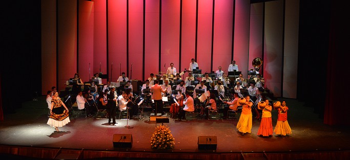 Con gran éxito se llevó a cabo  el concierto de gala de la Orquesta Municipal de Xalapa e invitados, con el que celebraron su 26 aniversario.
