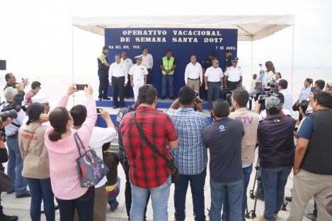 Autoridades estatales, municipales y federales, dieron el banderazo de arranque del operativo de Semana Santa Boca del Río 2017. El evento tuvo lugar en la Plaza de los Valores del bulevar Ávila Camacho. 