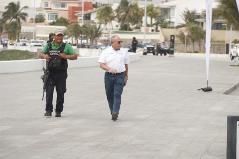 Martín Cordero Luqueño, director de Seguridad Ciudadana en Boca del Río,  negó que  ayer jueves fuera privado de su libertad como se dio a conocer, incluso por las autoridades. Dijo que al cerrárseles un auto optaron por bajarse de su vehículo y viajar en taxi.  