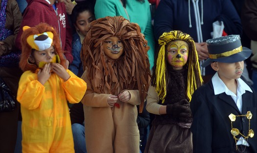 Con convivios y algunos festivales más de 2 millones de estudiantes en el estado de Veracruz salieron de vacaciones hoy para disfrutar de la Semana Santa en algunos casos regresarán hasta el 24 de abril de vacaciones y otros hasta el 26.