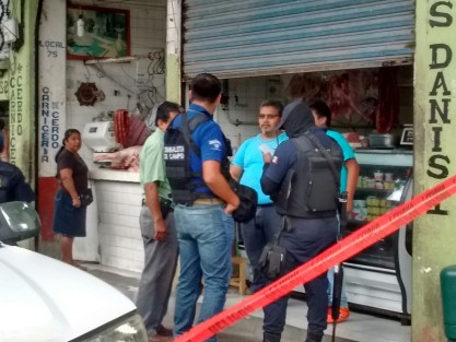 En el mercado Hidalgo de Papantla, a una cuadra del Palacio Municipal, un comerciante fue herido de gravedad al ser atracado. Fue trasladado a Poza Rica para su atención médica. 