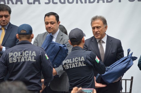 En el Palacio Municipal de Xalapa se hizo entrega de equipo e implementos para la seguridad, por 25 millones de pesos,con recursos de FORTASEG.  
