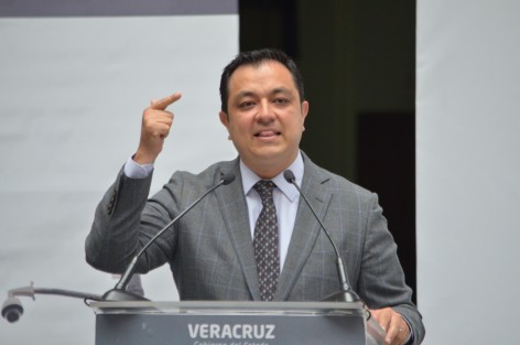 La seguridad pública en Xalapa es una prioridad, por eso hemos construido una alianza entre los tres órdenes de gobierno y la sociedad para garantizarla, afirmó el alcalde Américo Zúñiga Martínez al hacer entrega al Gobierno del Estado de equipo e implementos para la protección de los xalapeños y la prevención del delito adquiridos con el Programa de Fortalecimiento a la Seguridad 2016 (Fortaseg). 