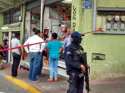 En el mercado Hidalgo de Papantla, a una cuadra del Palacio Municipal, un comerciante fue herido de gravedad al ser atracado. Fue trasladado a Poza Rica para su atención médica.