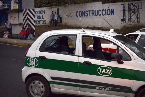 Cerca de las 18:00 horas, el taxi 564 de Banderilla cuando circulaba sobre el bulevard Xalapa-Banderilla a la altura del CETIS  134 por sujetos que viajaban en una camioneta. 