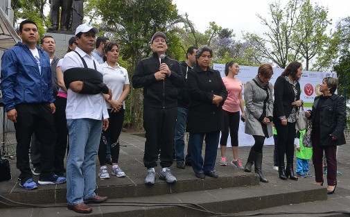 En el parque Juárez de la ciudad de Xalapa se comemoró el Día Mundial de la Salud, para lo cual  empleados IMSS, encabezados por el delegado federal, Antonio Benítez Lucho, la diputada local Ángela Soto, así como otros grupos de personas, realizaron una jornada de ejercicio.  