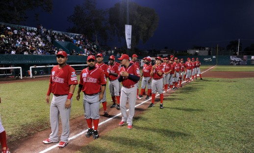 Este domingo 9 de abril, a partir las 13:00 horas, los Rojos del Águila de Veracruz se enfrentarán en el Parque Deportivo Colón a los Bravos de León, en el tercer encuentro de la serie oficial de la temporada 2017 de la Liga Mexicana de Béisbol. 