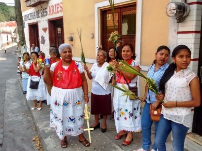 La feligresía católica en Papntla inició las actividades de la Semana Santa con el Domingo de Ramos,  donde se dieron cita más de cuatro mil católicos para continuar con esta tradición. 