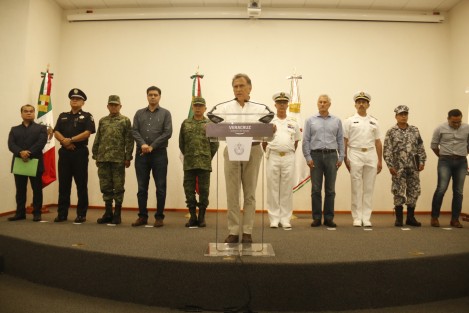 El Grupo de Cordinación Veracruz ofreció una ruedade prensa para dar a conocer avances en materia de seguridad pûblica. El evento tuvo lugar en el cuartel militar de La Boticaria y fue encabezado por el gobernador del estado.