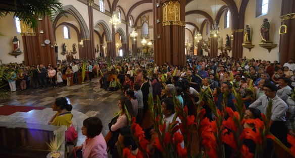 Gran afluencia se vio en las iglesias en el Domingo de Ramos, una de las fechas en que hasta los católicos no practicanes se acercan a los templos.