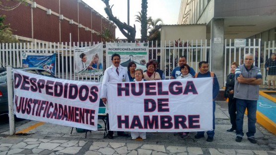 El doctor Heriberto Rossete, inició una huelga de hambre a las puertas de las instalaciones de la delegación sur del IMSS en Orizaba, en protesta porque a 10 meses de su jubilación, fue despedido injustificadamente del hospital de Tlaquilpa lugar donde desempeña sus labores, a su decir, por denunciar falta de medicamentos y personal.
