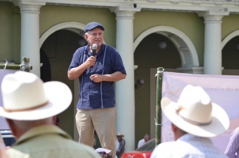 Fernando Celis Callejas, integrante de la Coordinadora General de Organizaciones Cafetaleras y del Consejo Regional de Café, alertó sobre el problema de la migración y la necesidad de inversión en zonas cafetaleras, pues mexicanos están ya regresando, al tiempo que centroamericanos se están quedando y es importante que haya empleos para evitar una crisis social. 