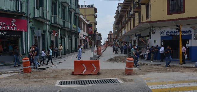 Ya se colocó el concreto estampado de la calle Primo Verdad; sólo se afina detalles para la reapertura de dicha rúa, que se espera para próximos días, a decir de  trabajadores de esta obra.
