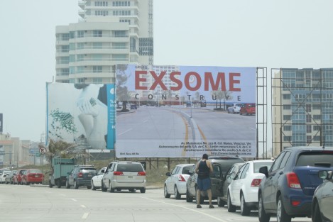 En el municipio de Boca del Río se pueden observar algunos anuncios espectaculares del Partido del Trabajo con el slogan <em>Primero la Familia</em>. De igual forma, sobre el bulevar Ávila Camacho se aprecian lonas con la leyenda <em> Exome Construye</em>  en las que se anuncia la empresa del constructor Ricardo Exome, aspirante a candidato de MORENA por la alcaldía de Veracruz. 