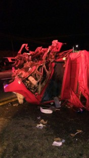 Una mujer y su  pequeño hijo fallecieron la noche del lunes al impactarse dos vehículos en la carretera federal Córdoba-Veracruz, en el kilómetro 31 a la altura de la localidad de La Luz. Dos personas más resultaron heridas.  