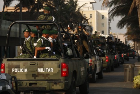 En la Plaza del Malecón de la ciudad de Veracruz, se llevó a cabo la firma de convenio entre el gobierno del estado de Veracruz y la Policía Militar, para que ésta última apoye en materia de seguridad a las corporaciones estatales. El gobernador Miguel Ángel Yunes Linares dio la bienvenida a los 400 elementos de la Policía Miliar que estarán reforzando la seguridad en el estado de Veracruz sobre todo en los municipios del centro y norte.El comandante de la VI Región Militar, Juan Rico Gámez, refrendó el compromiso del Ejército que en todo momento se actuará con respeto a la ley y los derechos humanos de los ciudadanos, aclarando que no sustituirán a las fuerzas de seguridad locales, sino que serán un apoyo para ellos.