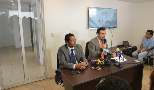 El director de CMAS, Víctor Hugo García Pacheco, y el regidor el regidor  11vo Silem Garcia Peña,  anunciaron el calendario de tandeos 2017 para la ciudad de Xalapa; además de pedir a la población en general cuidar el agua, ya que esta época de estiaje será mas severa que en otras ocasiones.
