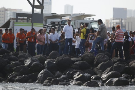Ediles y directores que conforman el ayuntamiento de Veracruz realizaron una supervisión de los trabajos de limpieza que se llevan a cabo en la Playa Martí. 