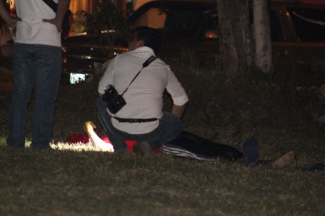 La noche del martes fue ultimado a balazos un sujeto en las inmediaciones del parque de la unidad habitacional Homex de Córdoba, autoridades tomaron conocimiento de los hechos. Se dice que era dueño de un bar y era señalado de ofrecer a jóvenes trabajo como niñeras para luego robarles y emplearlas como meseras de bar.  