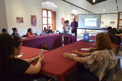 En elCentro Recreativo Xalapeño se llevó a cabo el taller <em> Estereotipo de géneros </em>impartido por personal del Instituto Municipal de la Mujer a personal de gobierno; la Directora Yadira Paredes dio la bienvenida a los asistentes.  
