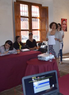 En el Centro Recreativo Xalapeño se llevó a cabo el taller <em> Estereotipo de géneros </em>impartido por personal del Instituto Municipal de la Mujer a personal de gobierno; la Directora Yadira Paredes dio la bienvenida a los asistentes. 