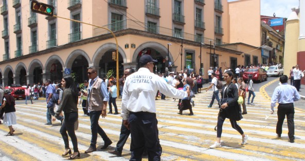 Luego de la celebración eucarística, los grupos de las diversas parroquias trasladaron los óleos hacia sus templos, por lo que se vio gran cantidad de personas en el centro de la capital.  