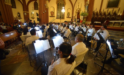 Dentro del programa cultural del Ayuntamiento de Xalapa para estas vacaciones de Semana Santa, la Orquesta Municipal de Xalapa ofreció un concierto en la Catedral de Xalapa, con entrada libre para que nadie se quedara con las ganas de asistir. 