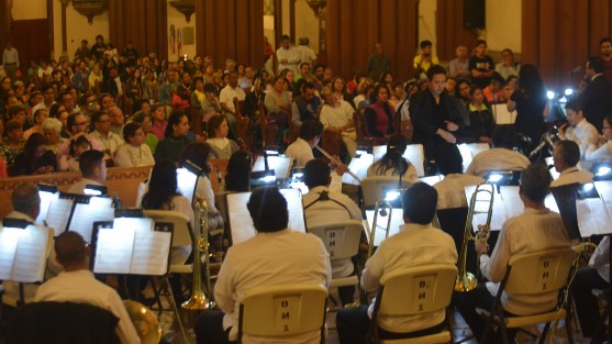 Dentro del programa cultural del Ayuntamiento de Xalapa para estas vacaciones de Semana Santa, la Orquesta Municipal de Xalapa ofreció un concierto en la Catedral de Xalapa, con entrada libre para que nadie se quedara con las ganas de asistir. 