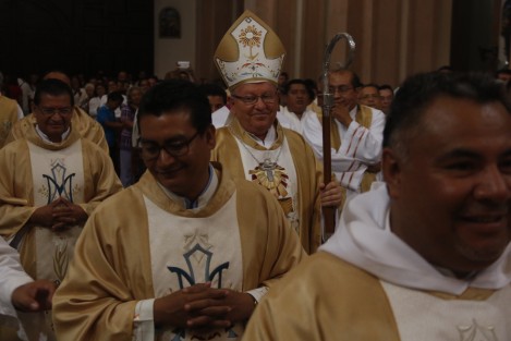 El obispo de la diósecis de Veracruz, Luis Felipe Gallardo Martín del Campo, ofició la Misa Crismal en la catedral de la ciudad de Veracruz como parte de las actividades de Semana Santa.