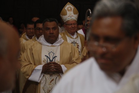 El obispo de la diósecis de Veracruz, Luis Felipe Gallardo Martín del Campo, ofició la Misa Crismal en la catedral de la ciudad de Veracruz como parte del inicio de las actividades religiosas de Semana Santa.