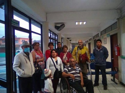 Decenas de pacientes que tenían citas programadas para servicio de radiografía en la clínica 66 de  IMSS fueron literalmente abandonadas por el personal de dicho nosocomio de atención pública. Los pacientes en sillas de ruedas y muletas algunos, llegaron a recibir el servicio y se encontraron con la sorpresa de que no había radiólogo y que no habría servicio.