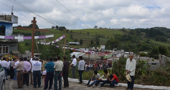 El viernes Santo realizaron una procesión por todo el municipio donde participan la mayor parte de la población.