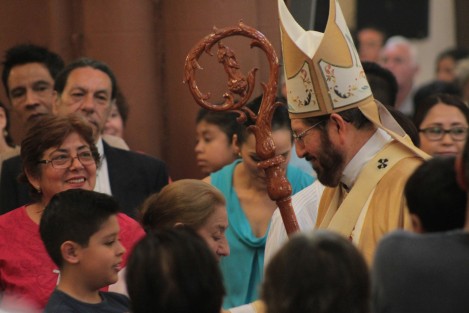 La Pascua de Resurrección es la festividad que da sentido a toda la fe católica, expresó el Arzobispo de Xalapa, Hipólito Reyes Larios, al recordar a los feligreses que con la resurreción de Jesús se salvó a todos les creyentes. Dichosos quienes vieron y creyeron, pero más quienes creen sin ver, dijo. 