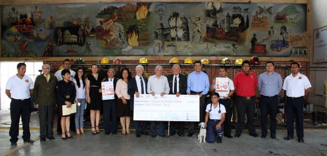 Por instrucciones de la presidenta del Sistema Municipal para el Desarrollo Integral de la Familia (DIF), Mariana Yorio de Zúñiga, se llevó a cabo la primera entrega al Cuerpo de Bomberos de Xalapa de los fondos recaudados durante la campaña Jefe de Bomberos Infantil.
