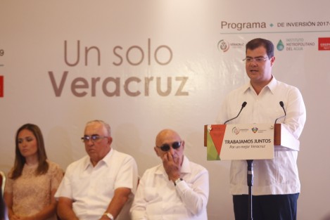 Ramón Poo Gil, alcalde de Veracruz, anunció una inversión de mil 394 millones de pesos en obras hidráulicas en el periodo 2017-2019, por parte de Grupo MAS; de no ser así, la concesión sería retirada. 