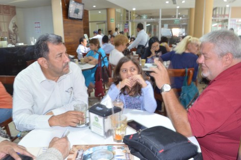El dirigente estatal de MORENA, Manuel Huerta,  descartó que con la detención de Javier Duarte se vayan a aclarar los crímenes de lesa humanidad en Veracruz, ni lo de las maletas de dinero en Toluca. Habló sobre contubernio entre PRI y PAN con detenciones como estas pues a su decir pasará como con Raúl Salinas y Elba Esther Gordillo, e incluso bromeó diciendo que <em>Duarte va a salir para ser candidato del PAN a la gubernatura de Veracruz</em>. 