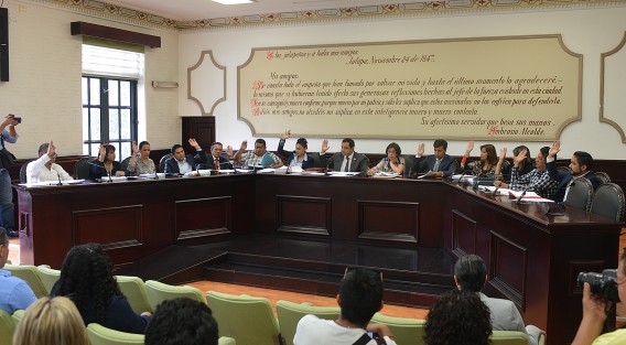 En sesión ordinaria, el Cabildo encabezado por el alcalde Américo Zúñiga Martínez autorizó el Reglamento de Ciudades Hermanas del Municipio de Xalapa, el cual tiene por objeto normar las relaciones de hermandad de la capital veracruzana con otras urbes del país o del mundo.
