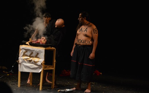 Dentro del 8º Festival Adultíteres, se realizó la obra Maya Genocidio, dirigida por Edwin Salas, la cual habla de la represión y asesinatos que vivió el pueblo guatemalteco en la década de los ochenta. 