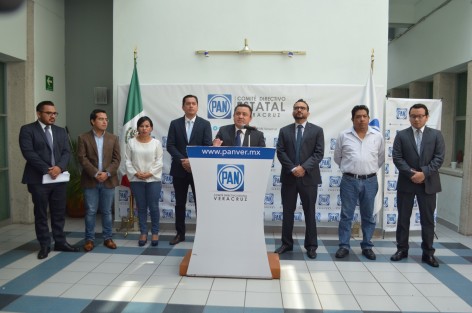 El dirigente estatal del PAN, Jesús Mancha Alarcón, acusó a Andrés Manuel López  Obrador de estarse <em>amarrando el dedo</em> al adelantar que Javier Duarte tratará de involucrarlo en sus declaraciones ante el avance que Morena está teniendo.  