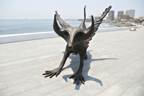 Una serie de esculturas de la reconocida artista Leonora Carrington, considerada la más importante pintora y escultora surrealista de México, es exhibida en el espacio cultural denominado Distrito Boca sobre el bulevar Ávila Camacho.