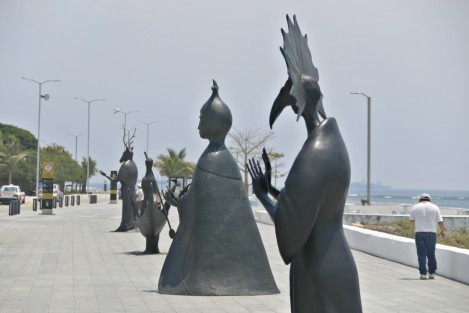 Una serie de esculturas de la reconocida artista Leonora Carrington, considerada la más importante pintora y escultora surrealista de México, es exhibida en el espacio cultural denominado Distrito Boca sobre el bulevar Ávila Camacho.