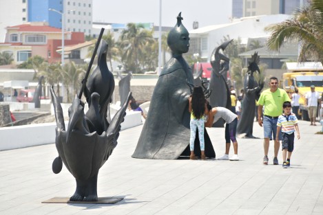 La colección escultórica ha causado revuelo en redes sociales debido a su similitud con personajes paganos descritos en paisajes bíblicos.  