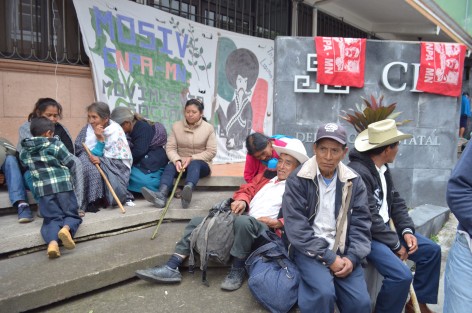 Campesinos de la Coordinadora Nacional Mosiv mantienen un plantón en las oficinas de la Comisión Nacional para el Desarrollo de los Pueblos Indígenas, en demanda de apoyos.   