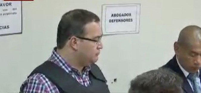 Tras ser enterado por autoridades judiciales de los cargos por los que la justicia mexicana lo requiere, Javier Duarte de Ochoa dijo que se reserva el derecho de decidir sobre su extradición hasta que llegue la solicitud formal de extradicón por parte del Gobierno Mexicano para que la pueda analizar su defensa. 