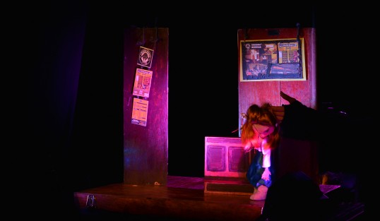 Durante el tercer día del Festival Adultíteres, se presentó la obra Navegantes de la luna,en el foro Área 51 Foro Teatral, a cargo del grupo xalapeño Triciclo de metal montaje, inspirado en cuentos de Ítalo Calvino.