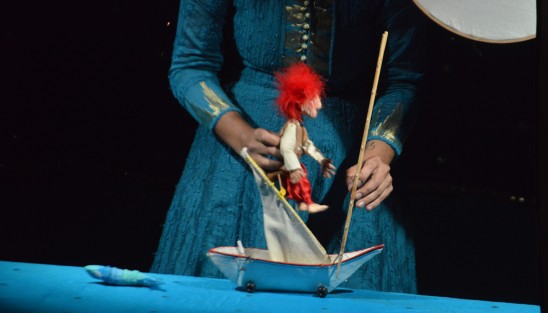Durante el tercer día del Festival Adultíteres, se presentó la obra Navegantes de la luna,en el foro Área 51 Foro Teatral, a cargo del grupo xalapeño Triciclo de metal montaje, inspirado en cuentos de Ítalo Calvino. 