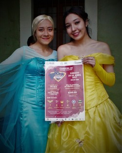 Princesas promocionaron en el centro de Xalapa la carrera <em>Con más héroes y princesas</em>, la cual es a beneficio de personas vulnerables, organizada por el Consejo Municipal de Asistencia Social y se realizará el 29 de abril en el Estadio Xalapeño. 