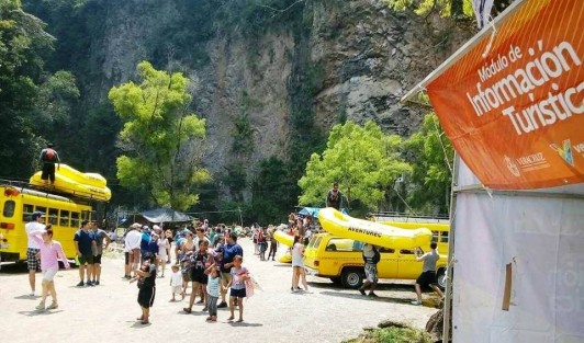 Balseros y prestadores de servicios turísticos mejoran sus ingresos gracias al periodo vacacional.
