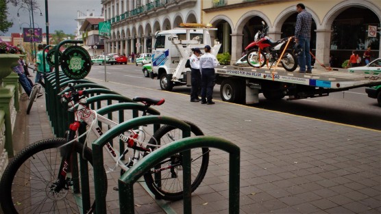  En el centro de Xalapa se vieron operativos viales para recardar más multas... si los encuentran mal estacionados. 