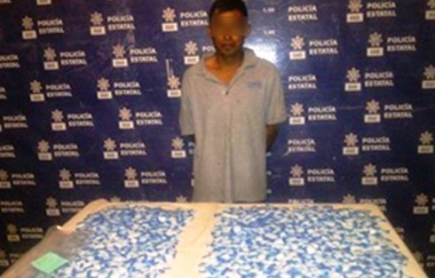 A Fredy T. S. apodado El Fredy o Payucas, le encontraron en posesión de dos mil doscientas cincuenta y cinco bolsas de plástico color azul con cocaína. 